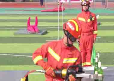 某消防隊(duì)選用迅凱液壓破拆工具參加總隊(duì)比武。